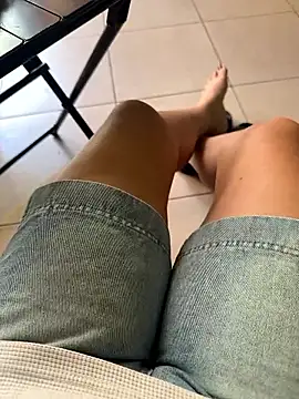 Snapshot of sharon-Hanna chatting on December 18, 2025, 1:11 am sharon-Hanna online show from December 18, 2025, 1:11 am