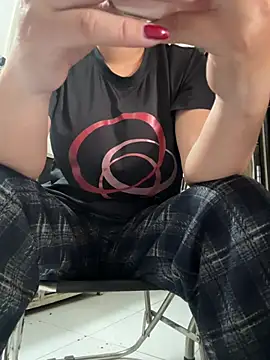 Snapshot of sharon-Hanna chatting on January 18, 2026, 1:20 am sharon-Hanna online show from January 18, 2026, 1:20 am