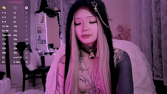 Snapshot of Lein_Bone chatting on April 4, 2026, 12:20 am Lein Bone online show from April 4, 2026, 12:20 am