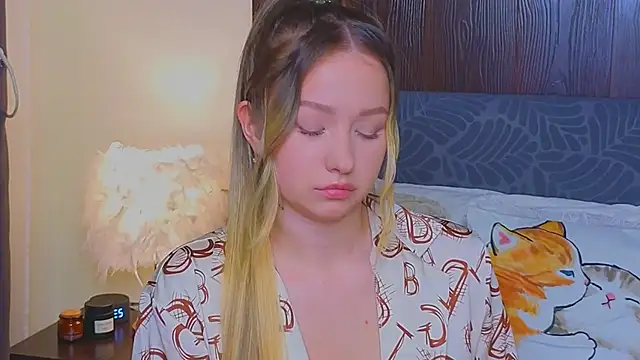 Snapshot of LeeAmy chatting on October 19, 2025, 6:30 pm LeeAmy online show from October 19, 2025, 6:30 pm