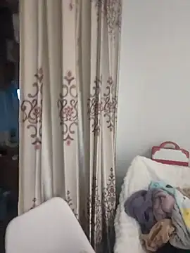 lingling1314 online show from November 21, 2025, 5:06 am