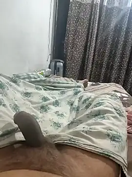 Snapshot of Aeroxx chatting on September 13, 2025, 1:00 pm Aeroxx online show from September 13, 2025, 1:00 pm