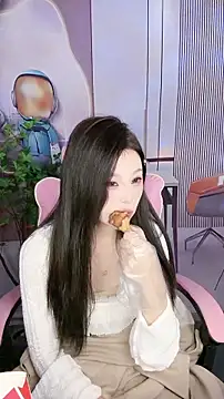 CAICAI BABY online show from November 13, 2025, 5:39 am