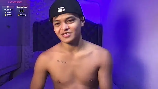 asianhugescott online show from April 17, 2026, 1:14 pm