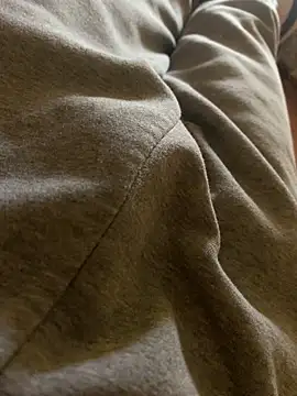 Snapshot of MuzzyFacing chatting on April 11, 2026, 10:52 am MuzzyFacing online show from April 11, 2026, 10:52 am