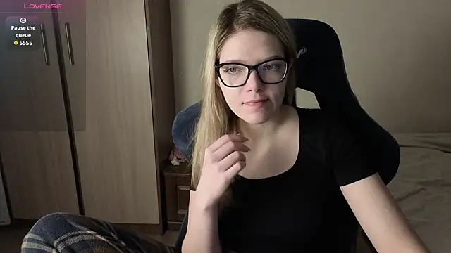 KatanaSVibe online show from December 17, 2025, 1:17 pm