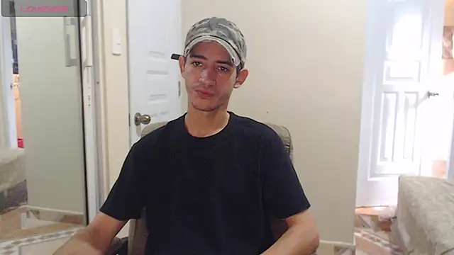 Snapshot of Sexxx20 chatting on December 3, 2025, 12:36 pm Sexxx20 online show from December 3, 2025, 12:36 pm