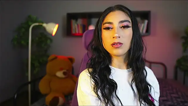 Emma and Issac online show from December 3, 2025, 4:09 am