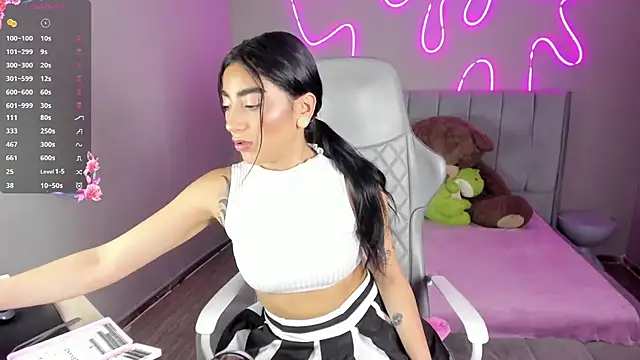 Emma and Issac online show from January 14, 2026, 5:02 am