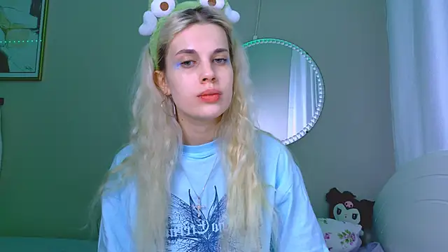 Snapshot of carmen_crybaby chatting on October 22, 2025, 10:42 pm carmen crybaby online show from October 22, 2025, 10:42 pm