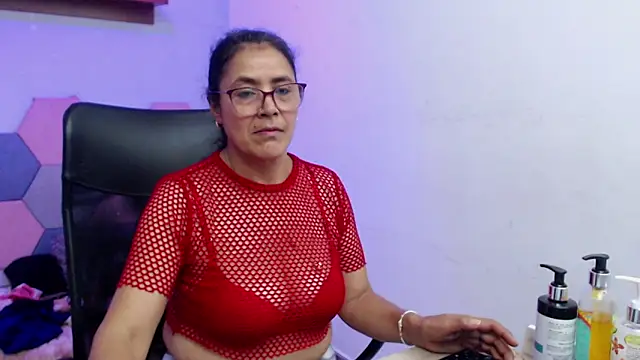 AmandaPeet online show from November 17, 2025, 7:19 pm