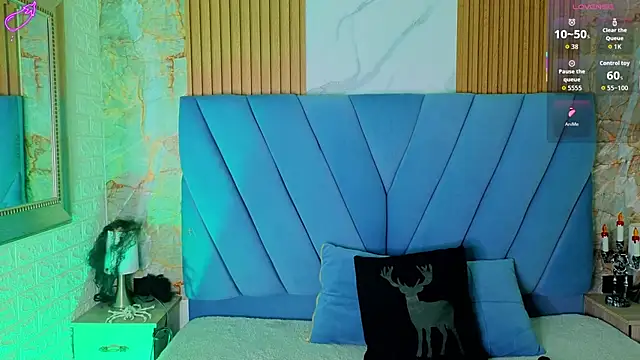 violett  golden online show from October 9, 2025, 11:19 am