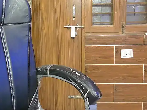 Snapshot of Diyaa_Singh chatting on May 6, 2026, 1:38 pm Diyaa Singh online show from May 6, 2026, 1:38 pm