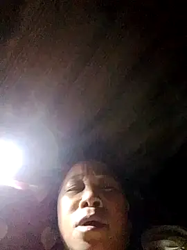 Snapshot of Mamapm20 chatting on September 30, 2025, 4:23 pm Mamapm20 online show from September 30, 2025, 4:23 pm