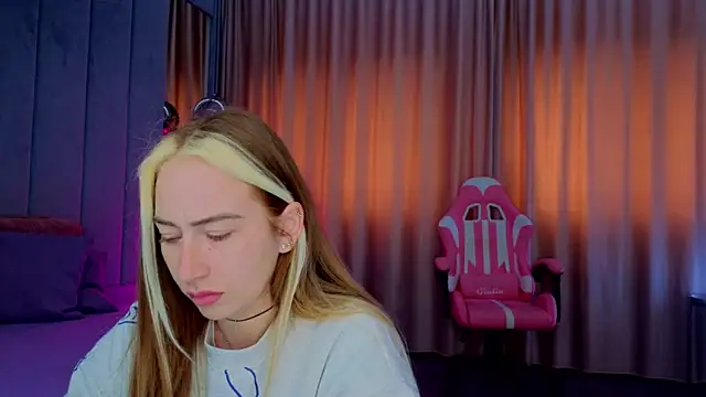 Reina Cummings online show from November 6, 2025, 7:20 am