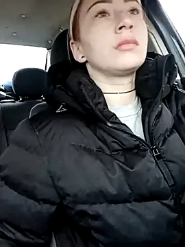 Reina Cummings online show from November 17, 2025, 5:57 am