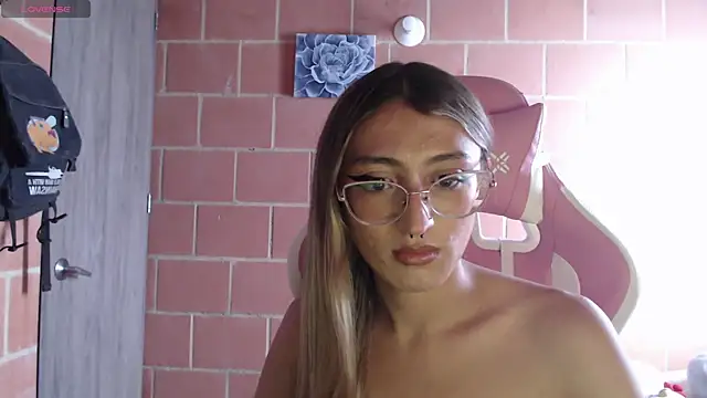 Snapshot of Andrea_camilaaa chatting on September 27, 2025, 5:18 pm Andrea camilaaa online show from September 27, 2025, 5:18 pm