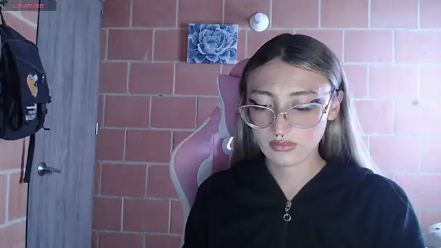 Snapshot of Andrea_camilaaa chatting on September 30, 2025, 2:00 pm Andrea camilaaa online show from September 30, 2025, 2:00 pm