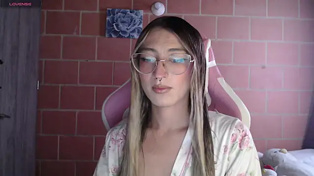 Snapshot of Andrea_camilaaa chatting on October 10, 2025, 1:43 pm Andrea camilaaa online show from October 10, 2025, 1:43 pm