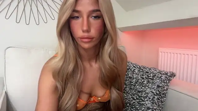 KENNIEXROSE online show from February 19, 2026, 10:39 pm