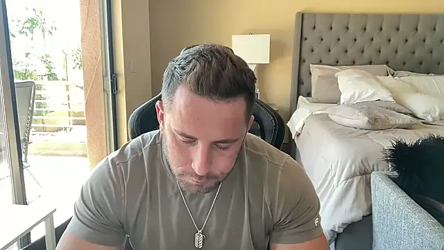 brettmycles28 online show from September 12, 2025, 6:41 pm