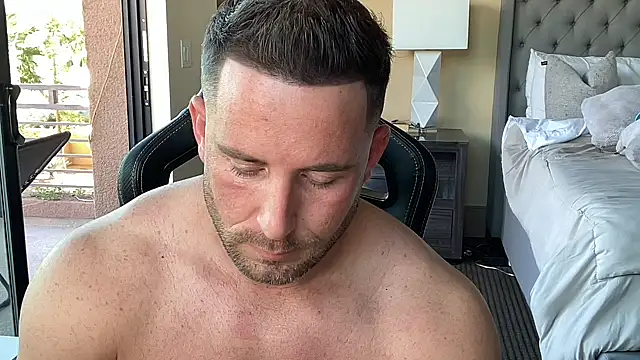 brettmycles28 online show from October 21, 2025, 11:16 pm