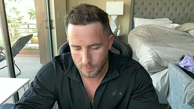 brettmycles28 online show from October 26, 2025, 8:26 pm