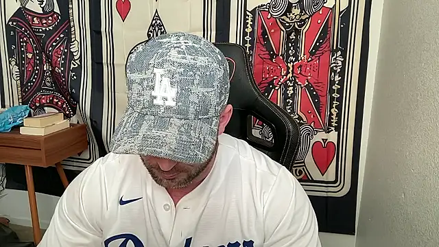 brettmycles28 online show from January 6, 2026, 6:22 pm