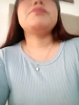 LucyPetit online show from September 29, 2025, 1:27 pm