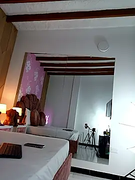 Snapshot of AlissonPeach01 chatting on December 23, 2025, 10:46 am AlissonPeach01 online show from December 23, 2025, 10:46 am