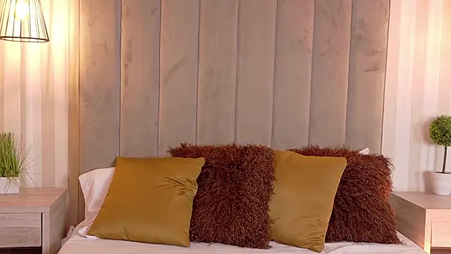 VioletBlaze online show from September 18, 2025, 2:02 am