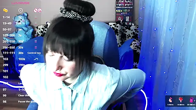 Snapshot of MilaRay chatting on December 17, 2024, 3:28 pm MilaRay online show from December 17, 2024, 3:28 pm