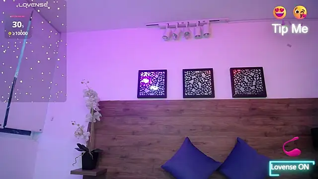 Snapshot of AlexandraCambell chatting on September 17, 2025, 7:37 pm AlexandraCambell online show from September 17, 2025, 7:37 pm