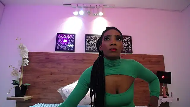 Snapshot of AlexandraCambell chatting on October 1, 2025, 7:42 pm AlexandraCambell online show from October 1, 2025, 7:42 pm