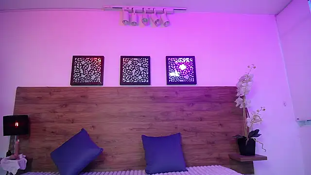 Snapshot of AlexandraCambell chatting on October 2, 2025, 7:32 pm AlexandraCambell online show from October 2, 2025, 7:32 pm