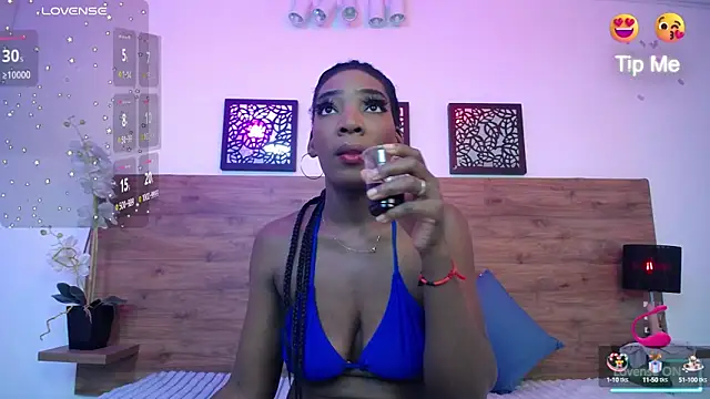 Snapshot of AlexandraCambell chatting on October 5, 2025, 1:09 pm AlexandraCambell online show from October 5, 2025, 1:09 pm