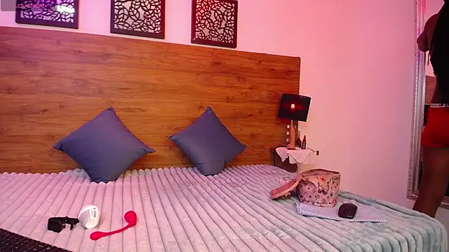 Snapshot of AlexandraCambell chatting on October 10, 2025, 8:08 pm AlexandraCambell online show from October 10, 2025, 8:08 pm