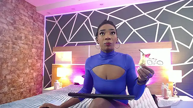 Snapshot of AlexandraCambell chatting on October 15, 2025, 12:05 pm AlexandraCambell online show from October 15, 2025, 12:05 pm