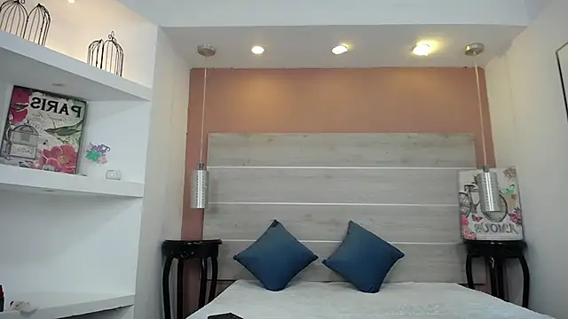 Snapshot of AlexandraCambell chatting on October 27, 2025, 11:58 am AlexandraCambell online show from October 27, 2025, 11:58 am