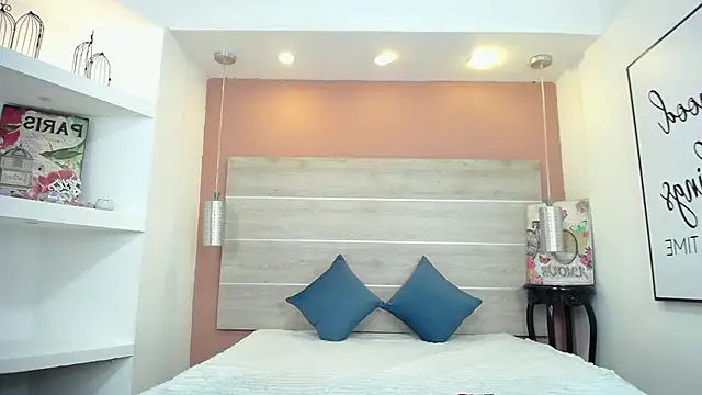 Snapshot of AlexandraCambell chatting on November 8, 2025, 10:04 am AlexandraCambell online show from November 8, 2025, 10:04 am