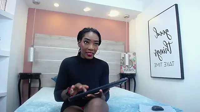 Snapshot of AlexandraCambell chatting on November 13, 2025, 12:37 pm AlexandraCambell online show from November 13, 2025, 12:37 pm