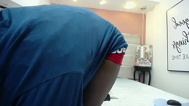 Snapshot of AlexandraCambell chatting on December 4, 2025, 7:11 pm AlexandraCambell online show from December 4, 2025, 7:11 pm