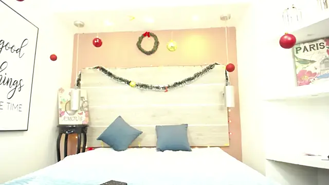 Snapshot of AlexandraCambell chatting on December 14, 2025, 9:03 am AlexandraCambell online show from December 14, 2025, 9:03 am