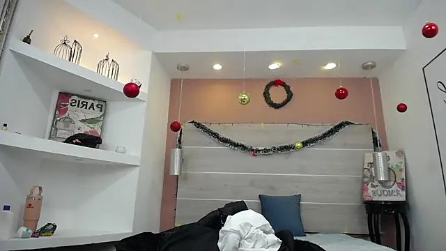 Snapshot of AlexandraCambell chatting on December 19, 2025, 11:39 am AlexandraCambell online show from December 19, 2025, 11:39 am