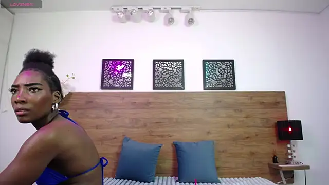 Snapshot of AlexandraCambell chatting on February 13, 2026, 8:32 am AlexandraCambell online show from February 13, 2026, 8:32 am