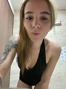 Snapshot of karla-thomsom10 chatting on September 14, 2025, 1:05 am karla-thomsom10 online show from September 14, 2025, 1:05 am