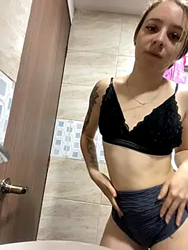 Snapshot of karla-thomsom10 chatting on October 15, 2025, 11:27 pm karla-thomsom10 online show from October 15, 2025, 11:27 pm