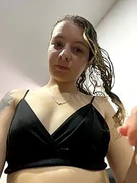 Snapshot of karla-thomsom10 chatting on November 26, 2025, 5:36 pm karla-thomsom10 online show from November 26, 2025, 5:36 pm