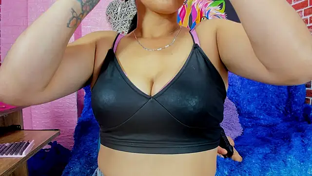 Snapshot of aliaandadara chatting on February 24, 2026, 4:10 am aliaandadara online show from February 24, 2026, 4:10 am