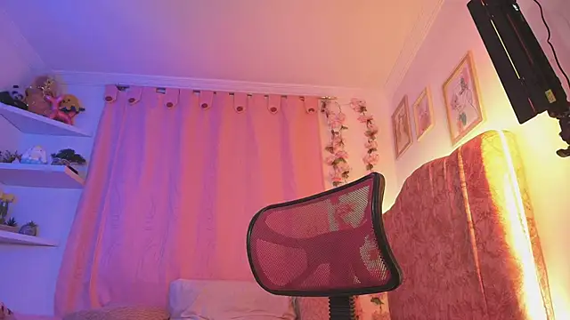 evansweett7 online show from October 7, 2025, 12:30 am